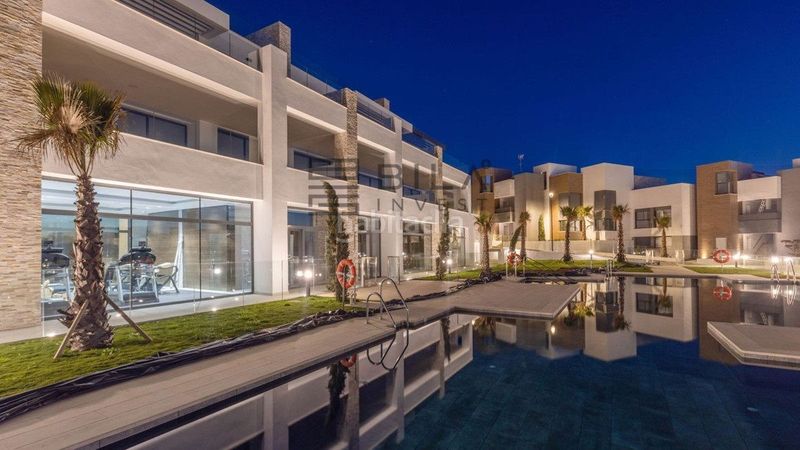 Foto fbb05e00-91f5-481a-be46-873579761259. Àtic amb piscina a Cabopino - Artola Marbella