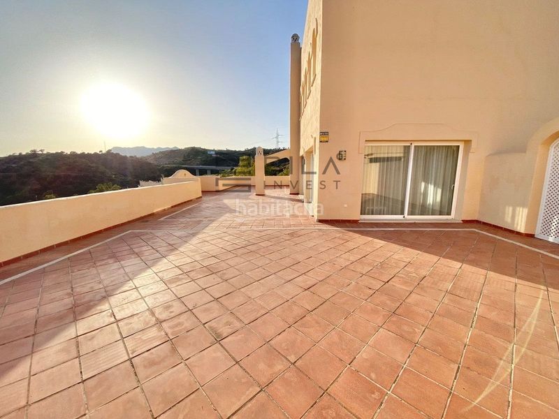 Foto 9268eb82-794d-41f2-8739-057610fb36d1. Àtic amb piscina a Elviria Marbella