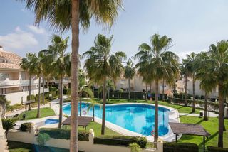 Reihenhaus  El arenal. Casa en venta en  el arenal , costabella en marbella