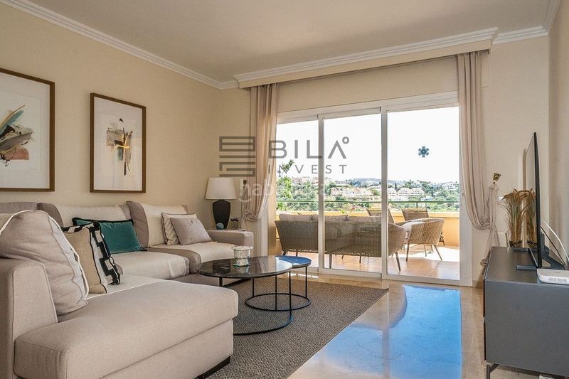 Foto bc89fbcd-b9d8-4b5c-a4bc-10938518e91b. Pis amb aparcament piscina a Elviria Marbella
