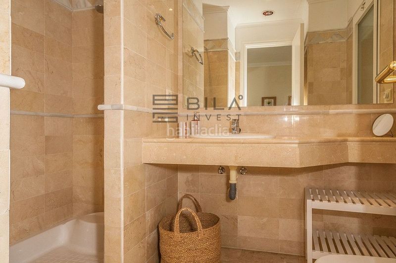 Foto f9b901f7-cd0d-4a10-aa5b-9ce53243ad0f. Pis amb aparcament piscina a Elviria Marbella