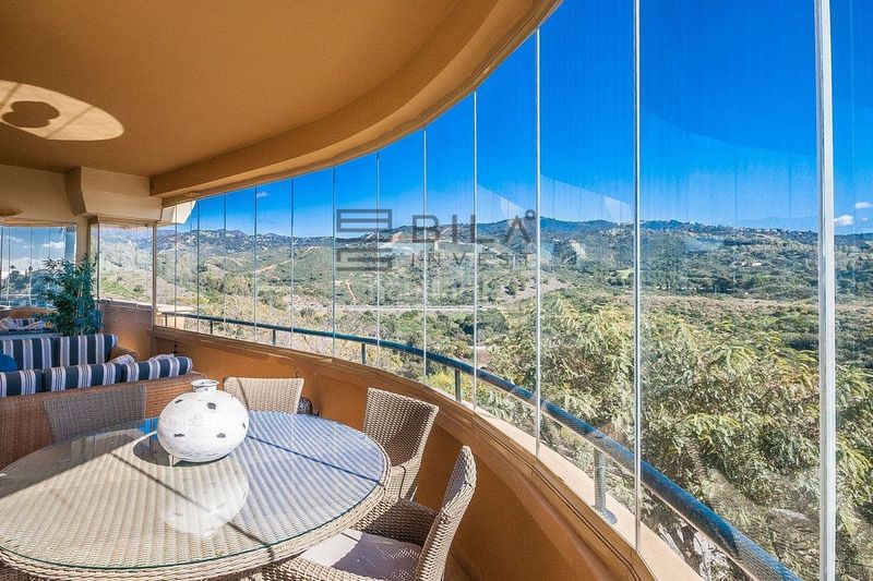 Foto e2c9dd15-e26a-4d69-bbb4-e47b7fdc1abb. Pis a Elviria Marbella