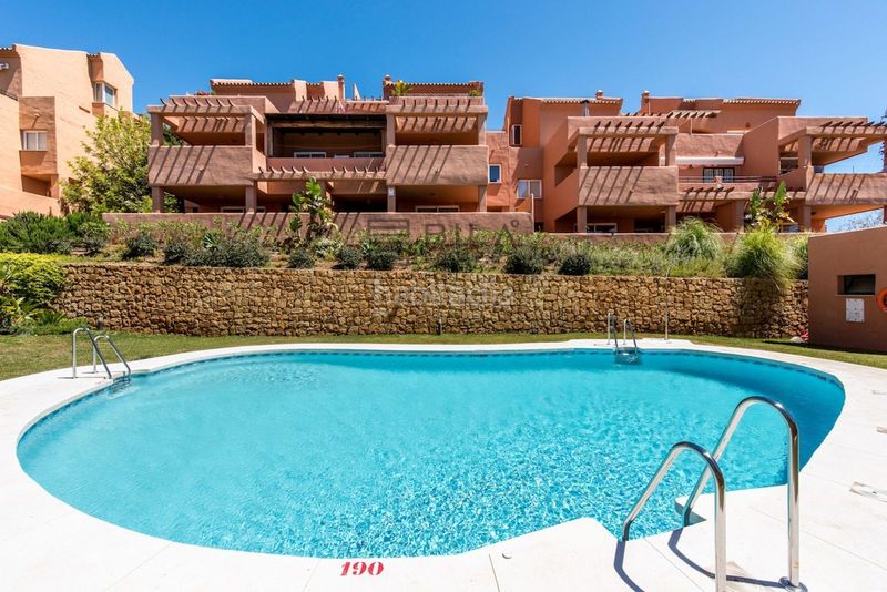 Foto 05ae54cf-f75c-4297-8e96-cd1c41ccf561. Pis amb aparcament piscina a Elviria Marbella