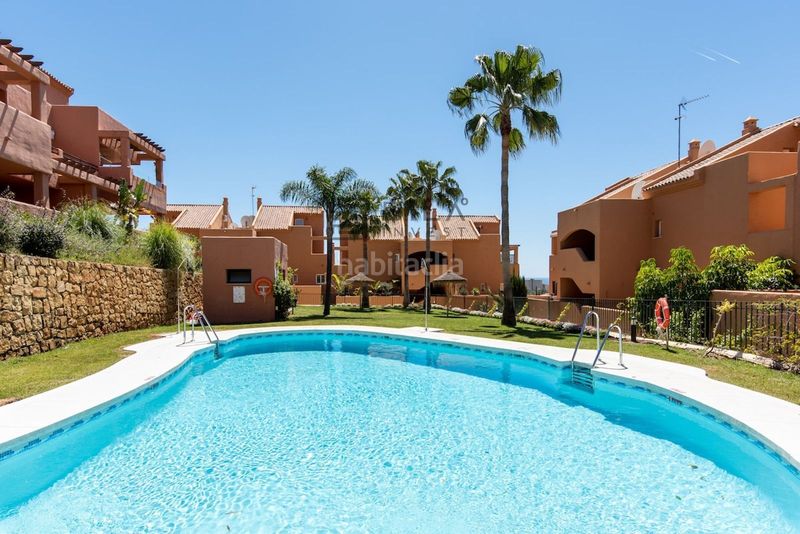 Foto 0fe3975f-9d16-49b4-a658-fc3f24157b6d. Pis amb aparcament piscina a Elviria Marbella