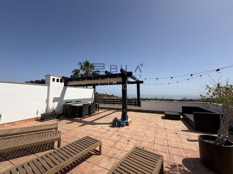 Foto dd48d4ff-6b8f-4e5b-878f-32fedb479662. Casa adossada amb piscina a Santa Clara Marbella