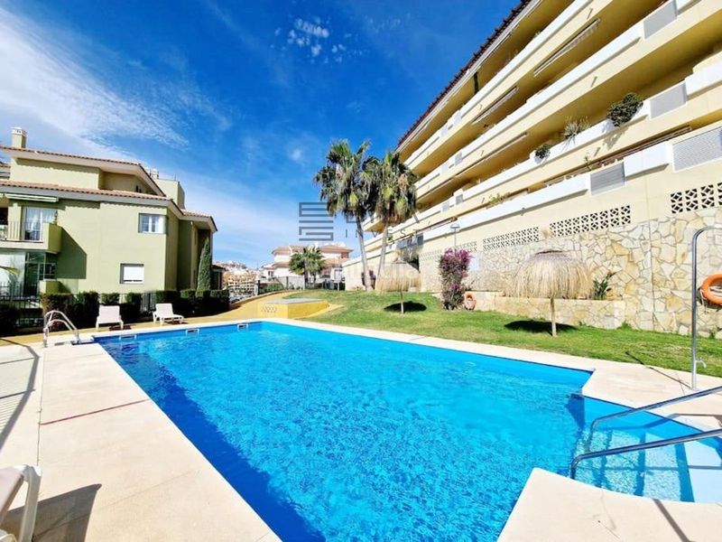 Foto f39037a4-4d60-42cb-98e1-0024c1d22b95. Pis amb aparcament piscina a Riviera del Sol Mijas