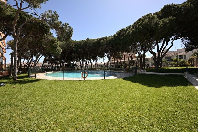 Foto 91f21292-94d3-4570-ab54-d25a9cf9f27b. Pis amb piscina a Calahonda Mijas