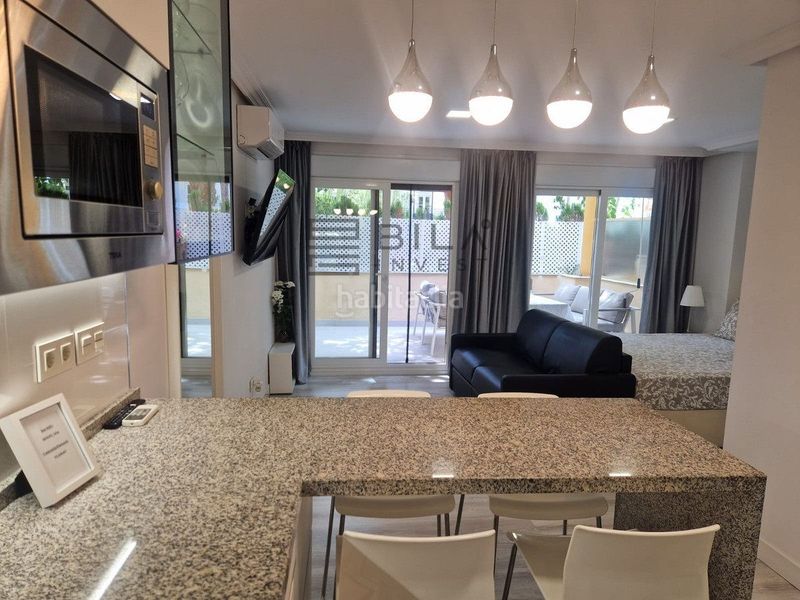 Foto a0d11b10-3562-4938-b96c-e53f990fabd1. Pis amb aparcament piscina a Romana Playa Marbella