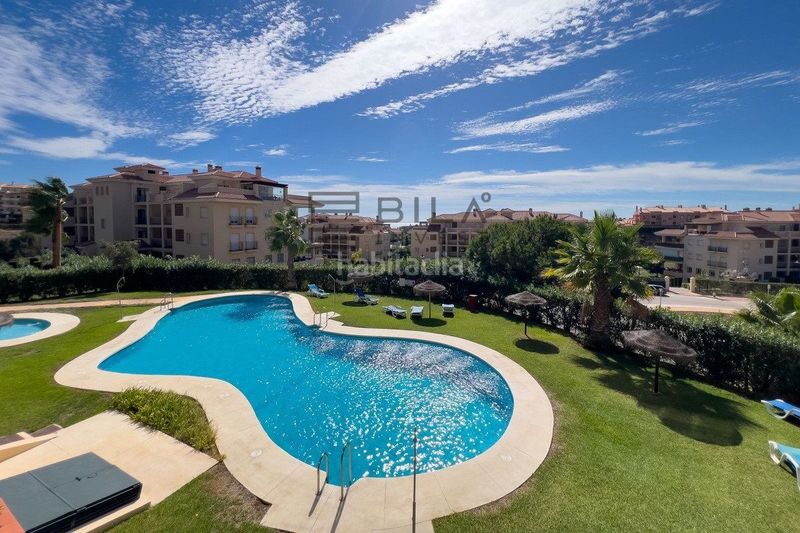Foto 84cbd36c-684f-4154-b920-e9c224fe8791. Pis amb aparcament piscina a El Faro de Calaburra - Chaparral Mijas