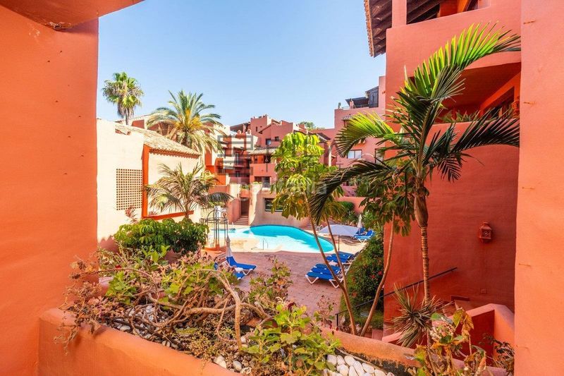Foto aae55aca-5bf5-41e7-b1b2-2020abe356f6. Pis amb aparcament piscina a Romana Playa Marbella