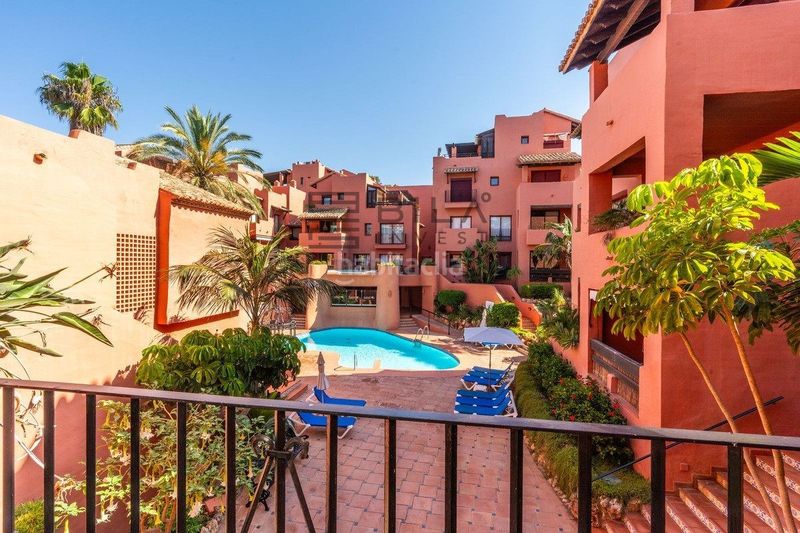 Foto bfeae658-81ef-4bbc-9287-3734d0e14a0f. Pis amb aparcament piscina a Romana Playa Marbella