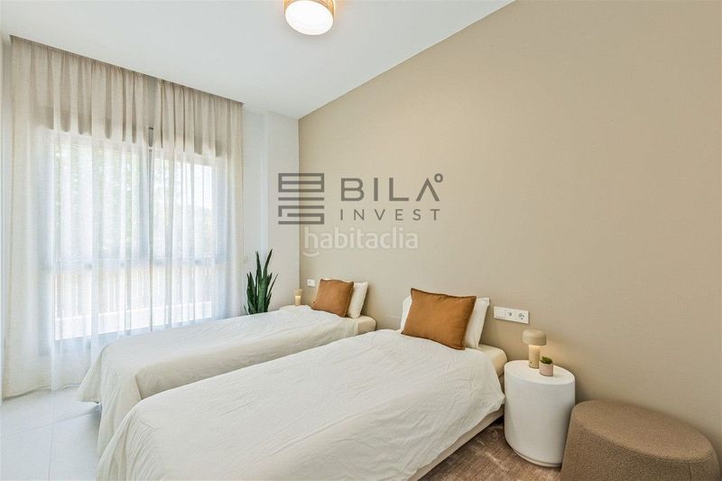 Foto 0d4e1f52-7f0f-46c2-86e3-2b8be4370a85. Àtic amb piscina a bahía de Marbella Marbella
