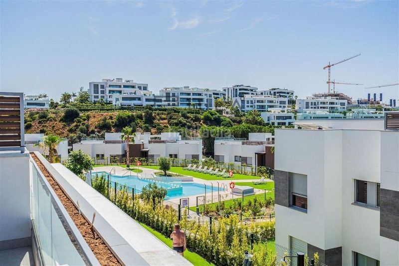 Foto 1a9ffc87-1a04-43ae-aa1a-014fb763b392. Àtic amb piscina a bahía de Marbella Marbella