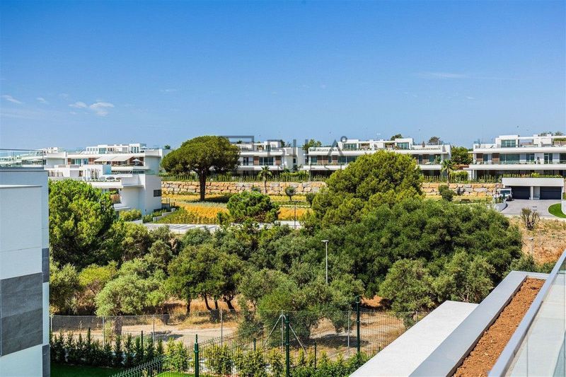 Foto 822b4584-abd3-47d8-b56a-007779cb7bd9. Àtic amb piscina a bahía de Marbella Marbella