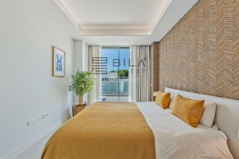 Foto 89f9536d-d20b-47ba-b929-ee1d84fc2bd6. Àtic amb piscina a bahía de Marbella Marbella