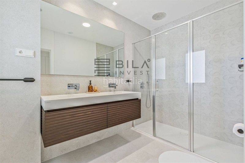 Foto b5f60f27-fdda-47d1-a9bd-828a0ea3029a. Àtic amb piscina a bahía de Marbella Marbella
