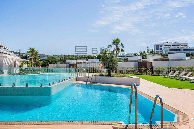 Foto f91725a8-6190-4527-aceb-f56546ecce12. Àtic amb piscina a bahía de Marbella Marbella