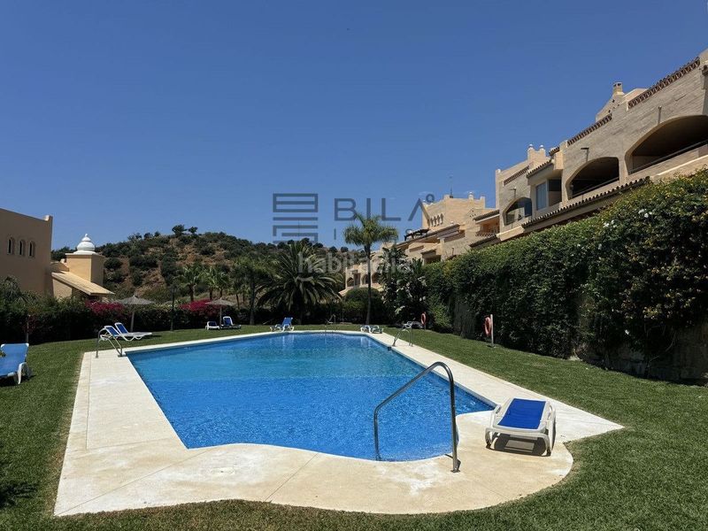 Foto 0f271814-d608-433b-8eeb-c3a66bfacc58. Pis amb aparcament piscina a Elviria Marbella