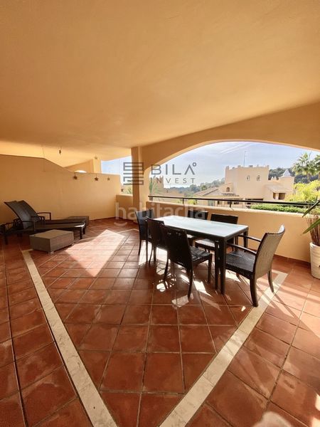 Foto 2072e2c3-0278-4768-b66b-f81f3ab6ee43. Pis amb aparcament piscina a Elviria Marbella