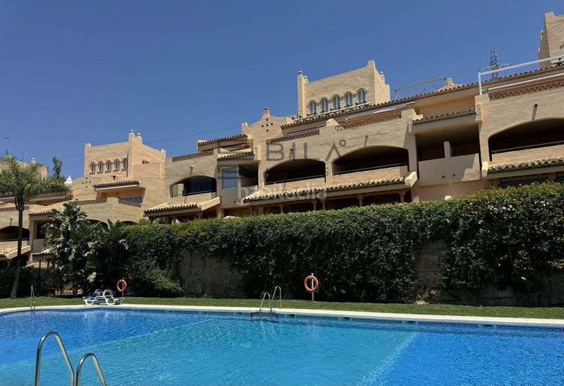 Foto 5276bc5e-a34d-4669-8fd2-b333c1aa6f24. Pis amb aparcament piscina a Elviria Marbella