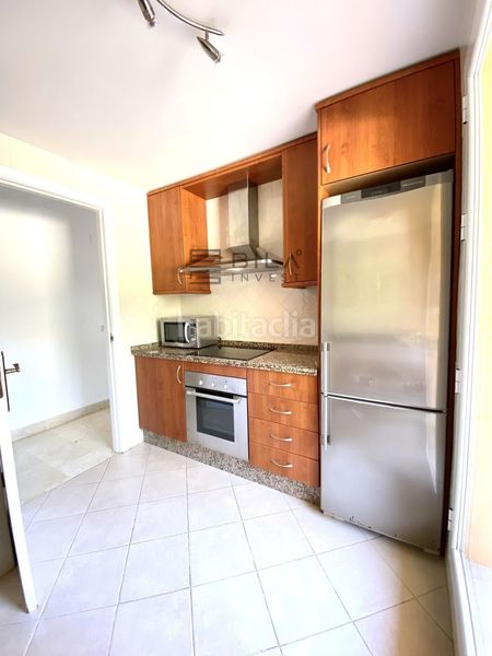 Foto 7f663127-6427-4620-98f1-a46bd31b2e95. Pis amb aparcament piscina a Elviria Marbella