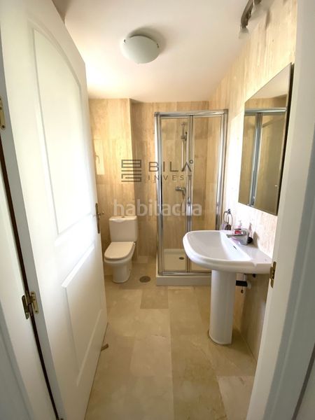 Foto f5a1763f-d045-441a-b85e-e4a72d42c280. Pis amb aparcament piscina a Elviria Marbella