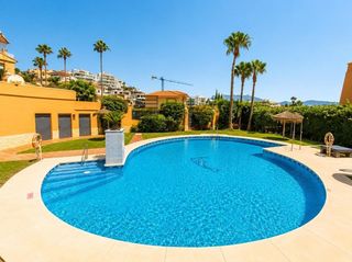 Xalet  Urb. las begonias. Chalet en venta para reformar en  urb. las begonias , riviera de