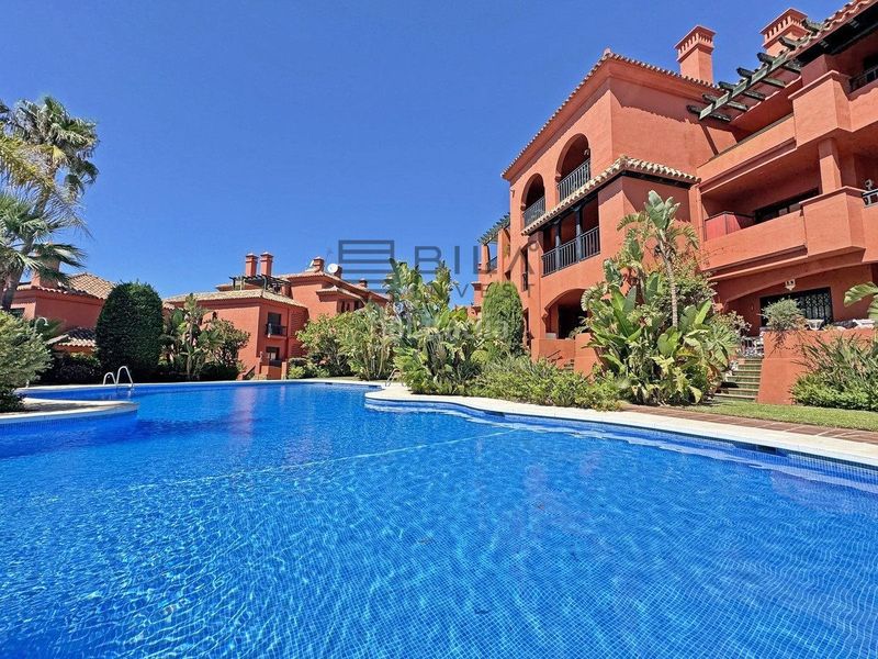 Foto 292319ad-d2e7-4293-905d-bacc22789473. Pis amb aparcament piscina a Calahonda Mijas