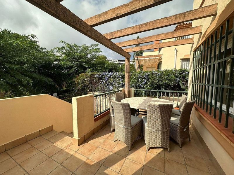 Foto f17fabea-7045-40c4-ae44-8ebebf847047. Casa adossada amb piscina a Riviera del Sol Mijas