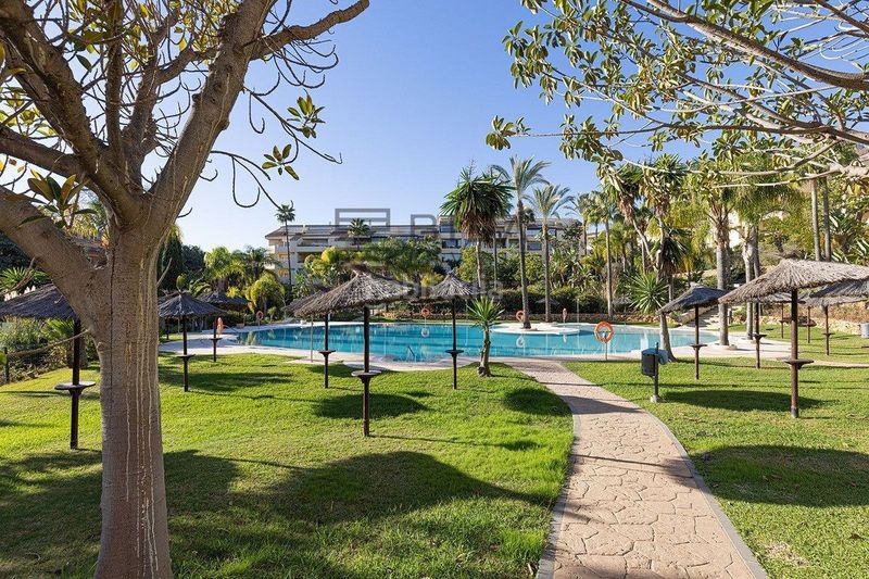 Foto 84da4b15-c5e8-4832-9e10-41b9b91d59fd. Àtic amb piscina a bahía de Marbella Marbella