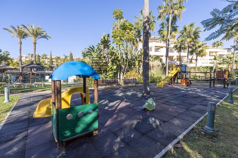 Foto b77ee3ac-ac70-4dea-99e5-852e71acbbb9. Àtic amb piscina a bahía de Marbella Marbella