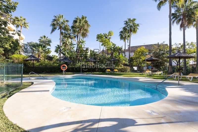 Foto cb34e35e-8bb1-4c0d-829f-5a6a0963b06d. Àtic amb piscina a bahía de Marbella Marbella