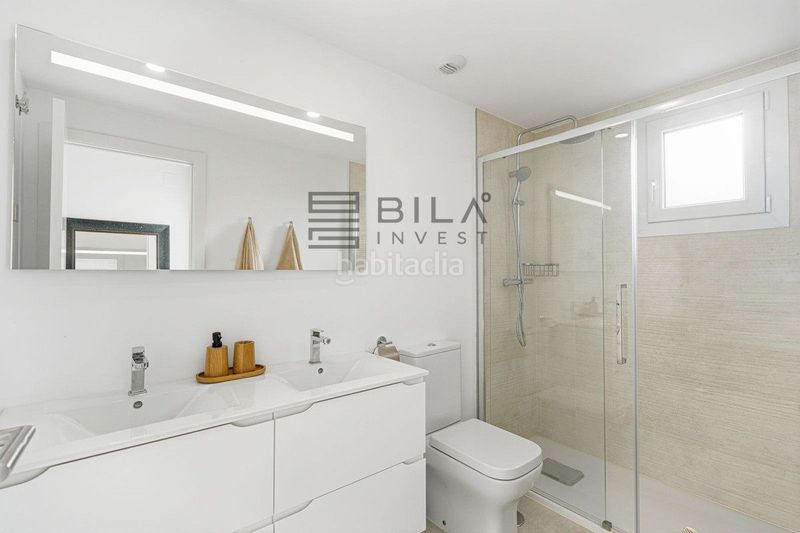 Foto b6f2c185-dd58-4677-a293-ee4bc4af3321. Casa aparellada amb piscina a la cala Mijas Mijas
