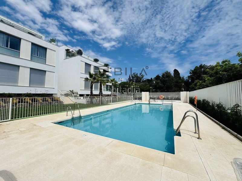 Foto 5dad9a59-1e19-4efb-8892-199ac024b792. Pis amb aparcament piscina a Real de Zaragoza Marbella