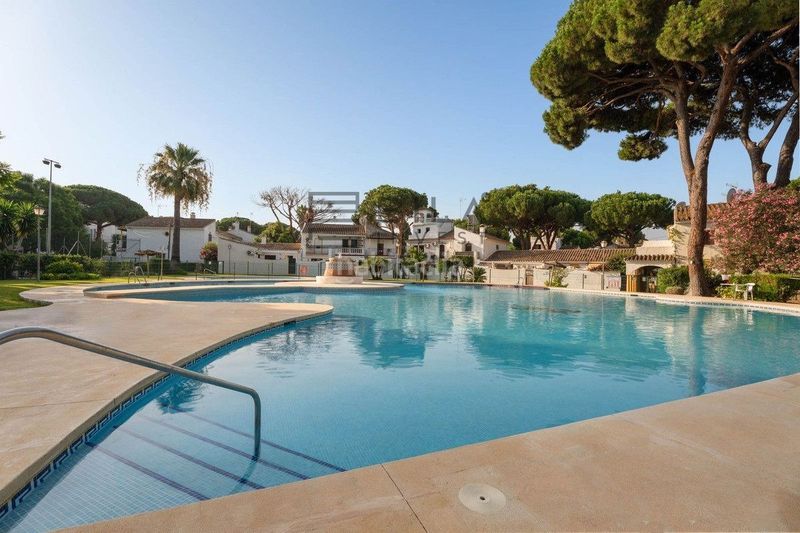 Foto ea77354a-17fd-47e5-9470-ad7fdb43f9c3. Casa adossada a Santa María Marbella