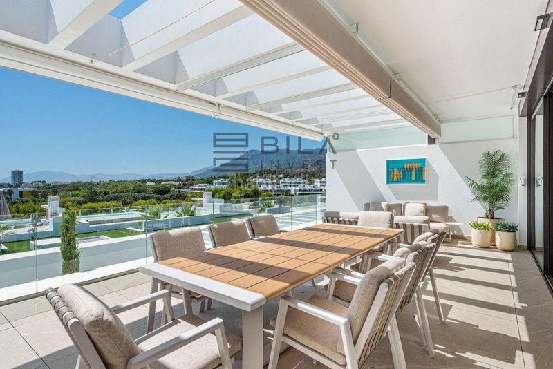 Foto 42709400-4059-4d65-bd15-f1453c01b67c. Àtic amb piscina a bahía de Marbella Marbella