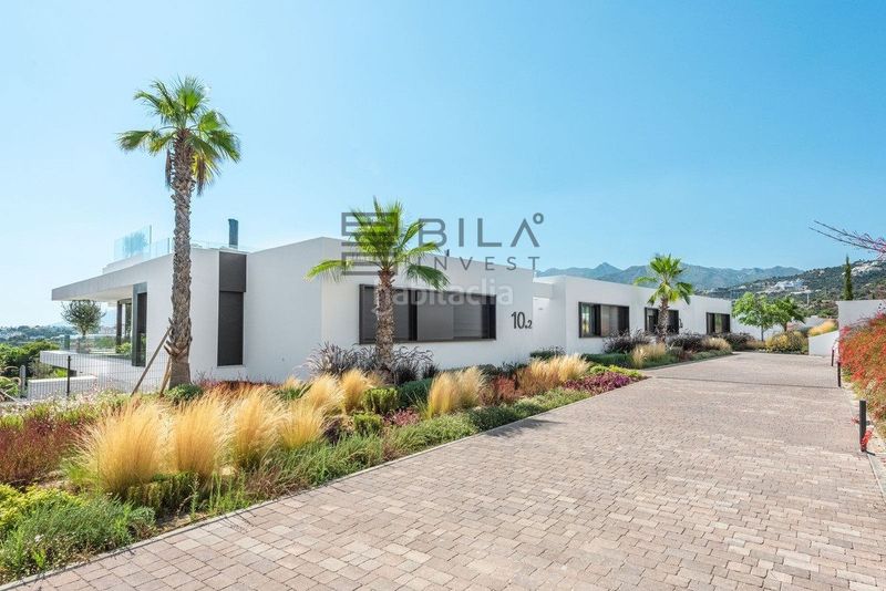 Foto ce053432-f8ed-4b75-969b-3d0f70f1e6ac. Àtic amb piscina a bahía de Marbella Marbella