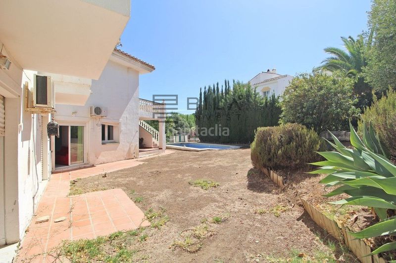 Foto 2810286e-a8b8-4541-950b-2d30c6c9c377. Xalet amb aparcament piscina a Calahonda Mijas