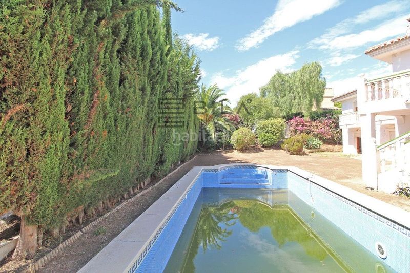 Foto c5f4648e-6ad3-4464-a220-6e1d655b93b4. Xalet amb aparcament piscina a Calahonda Mijas