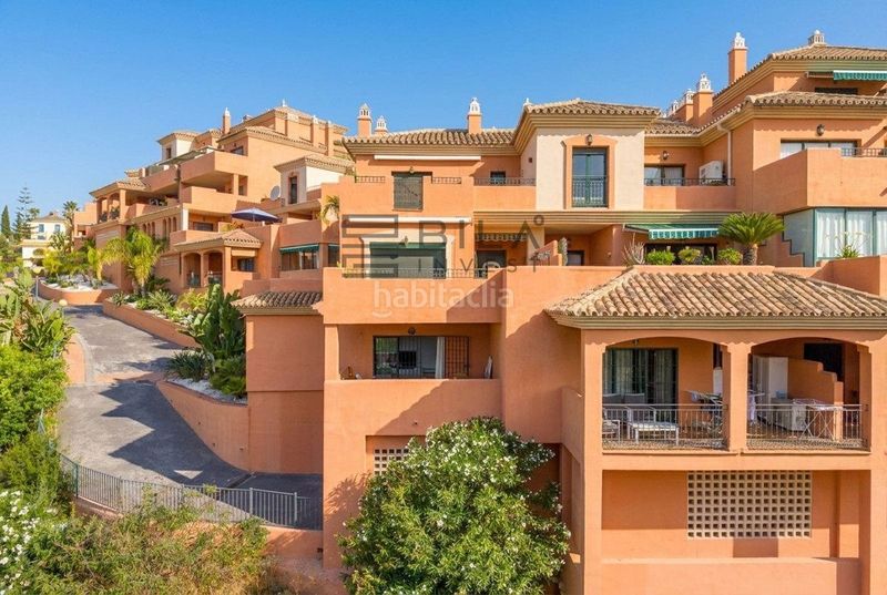 Foto 0eede92f-2f48-4288-958c-75c22985afda. Flat with parking pool in Santa María Marbella