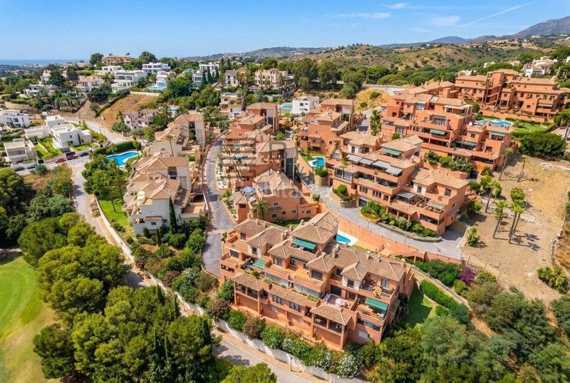 Foto dd01e27c-f8af-48e2-b85a-f5497d20de01. Flat with parking pool in Santa María Marbella