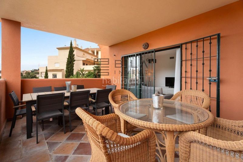 Foto f7bc3838-af3d-4569-810f-0c2c8d6113b4. Flat with parking pool in Santa María Marbella