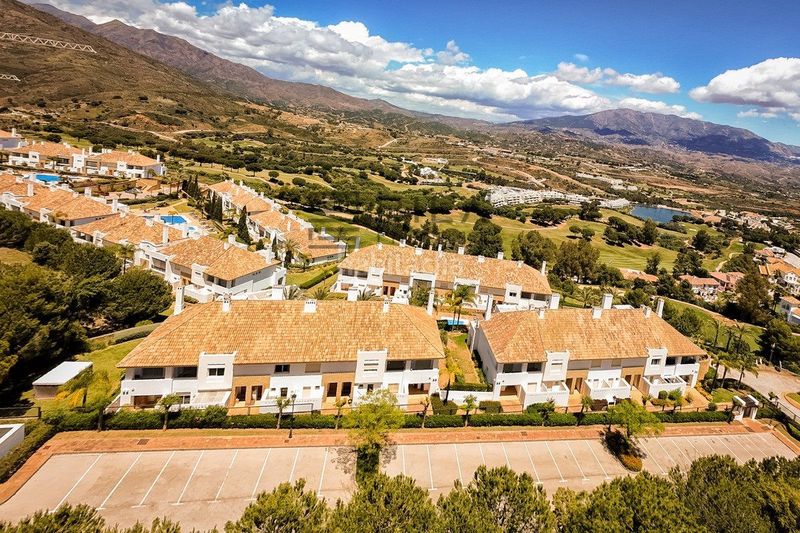 Foto 39399494-aee1-41fd-a291-518e31eaead7. Casa adossada amb aparcament piscina a La Cala Golf - Lagar Martell Mijas