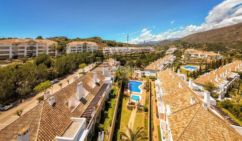 Foto 9f682142-da4a-4ea7-9757-4566903a4610. Casa adossada amb aparcament piscina a La Cala Golf - Lagar Martell Mijas