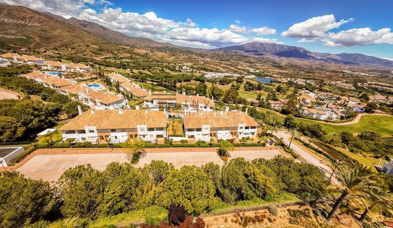 Foto ed321e6a-4c1c-4fbe-b1c2-c862aa2692b5. Casa adossada amb aparcament piscina a La Cala Golf - Lagar Martell Mijas