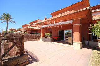 Casa adossada a Bahía de Marbella. En marbella