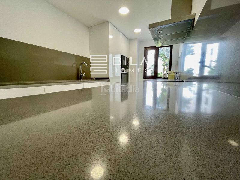 Foto 1c7e733d-0bae-46f4-b485-54d9d88cf152. Piso  en venta en urb. jardines del puerto, puerto banus en Marbella