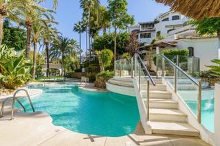 Appartement à Real de Zaragoza. Piso en urb. golden beach, elviria, marbella, 1 linea de playa