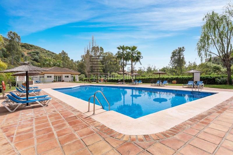 Foto bdc079f6-c1d3-42cd-9570-c9f3b7fd806c. Etagenwohnung mit parking pool in Río Real Marbella