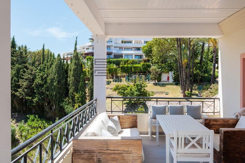 Foto 253aed96-a09e-49a4-89ce-2ddad0437062. Ático en Las Brisas Marbella
